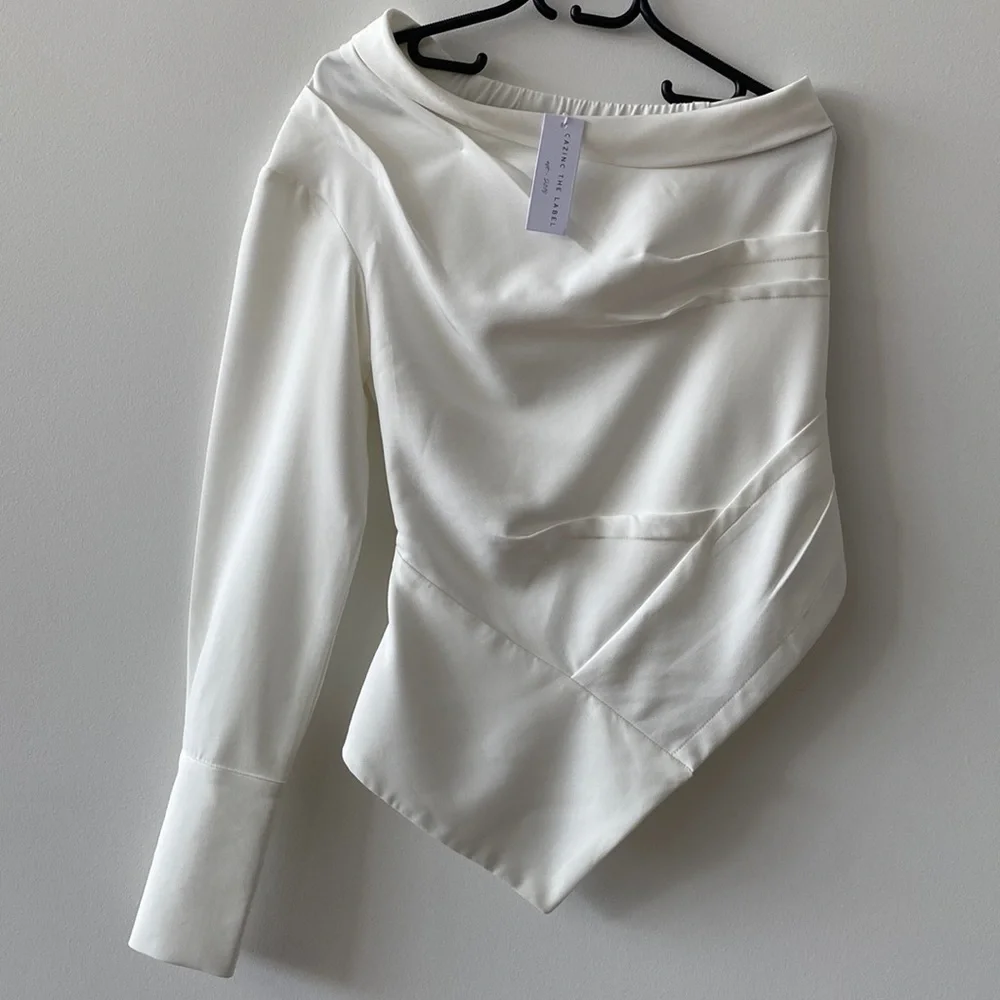 ๐ CAZNC THE LABEL - White One Shoulder Top๐ - Picture 2 of 16